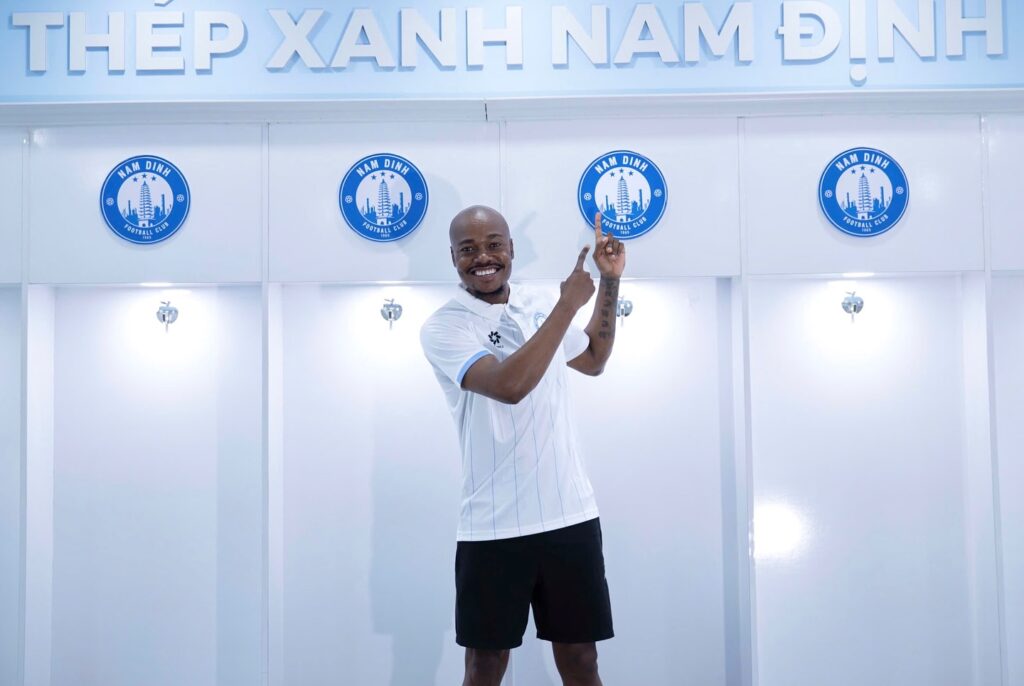 Tân binh của CLB Nam Định là tiền đạo Percy Tau 